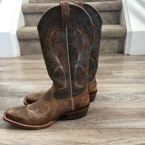 Ariat women’s cowboy boots